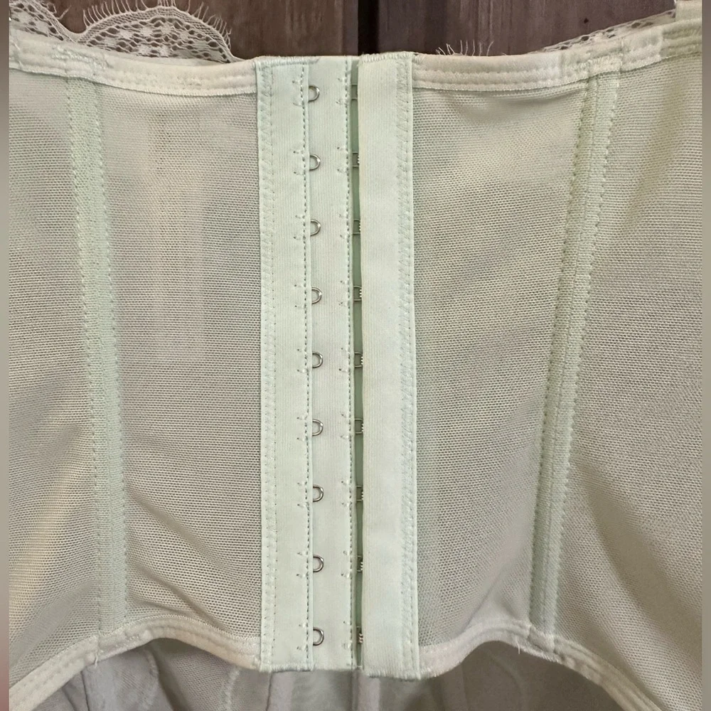 *****SOLD***** NWT Urban Outfitters Modern Love Corset - Picture 8 of 11